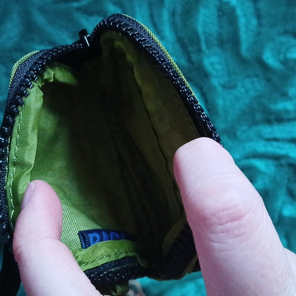 Baggu Keychain Pouch - Picture 4 of 5